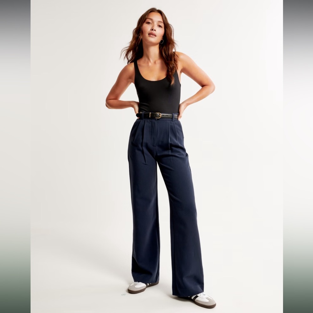 A&F Sloane Tailored Wide Leg Pant in Navy